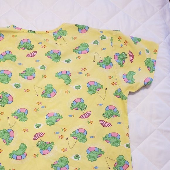 Jaylyn Frog Scrub Top - Picture 9 of 9